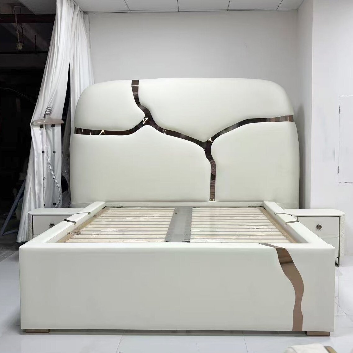 Modern Luxury Upholstered Bedroom Bed